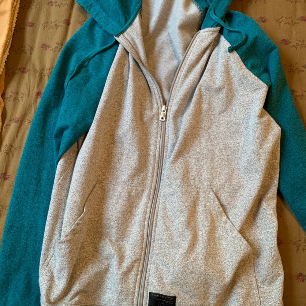Oakley hoodie size large